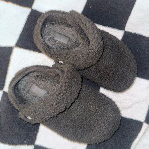Crocs Cozy black slippers